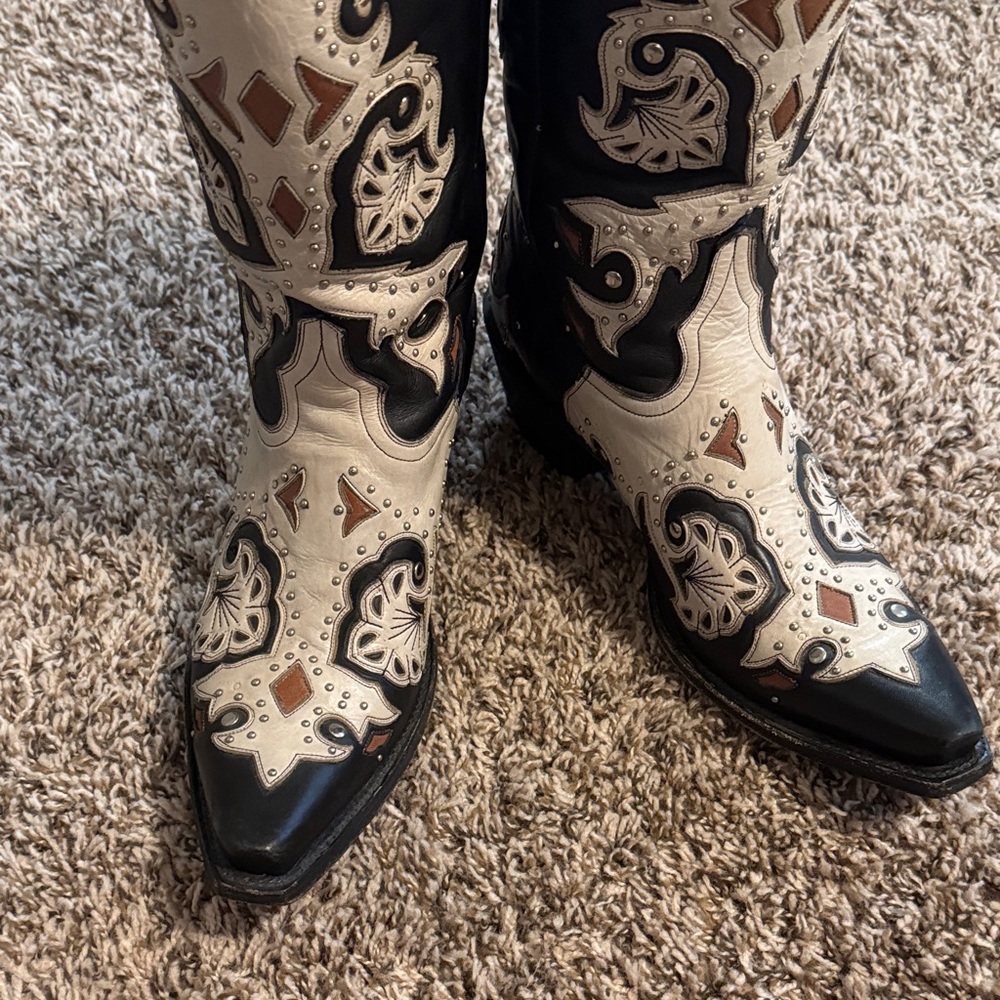 Lucchese Black and Cream Studded